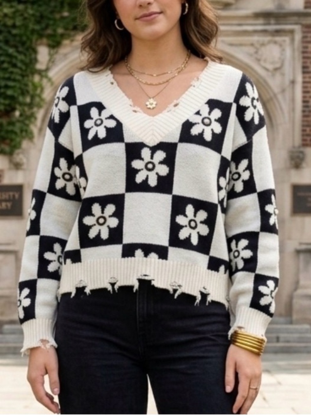 POL Womens Black White Checkered Floral V Neck Distressed Medium Crop Sweater